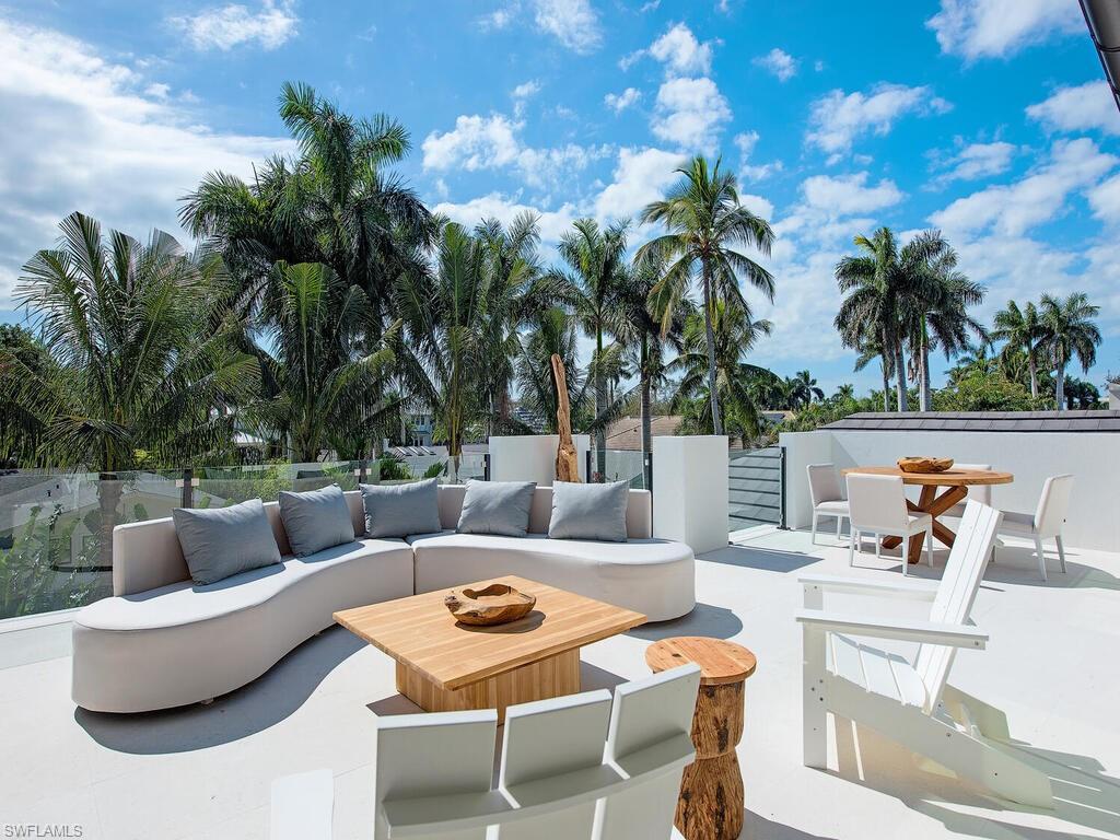 MOORINGS - Residential