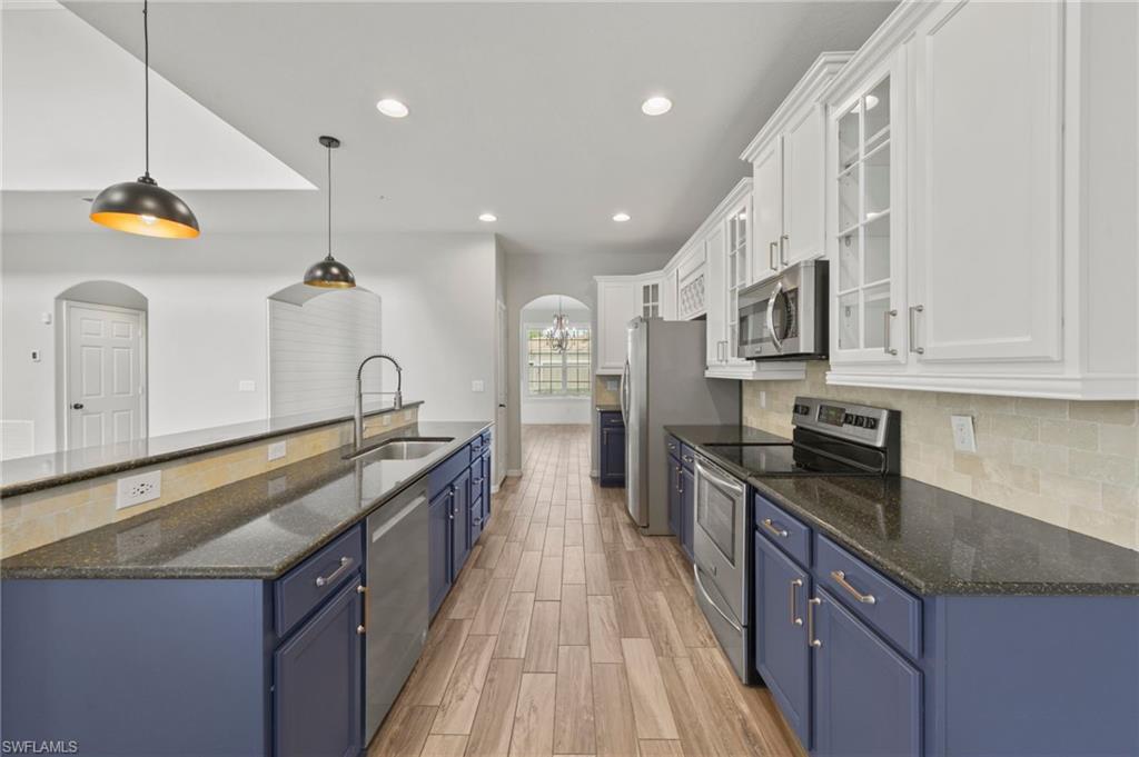 MAGNOLIA LAKES - Residential