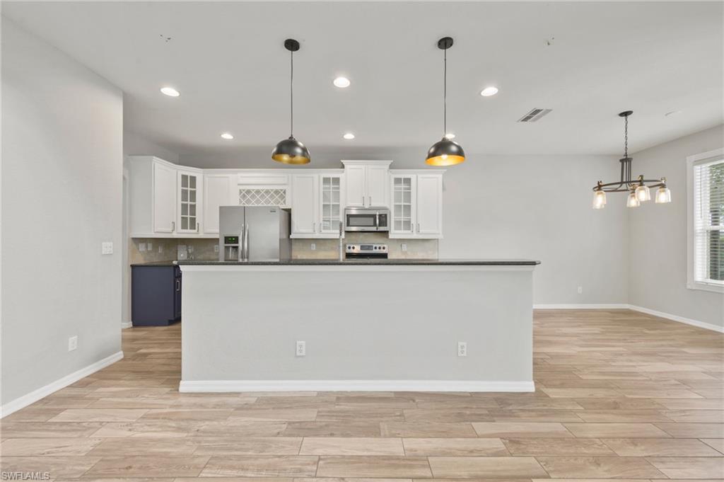 MAGNOLIA LAKES - Residential