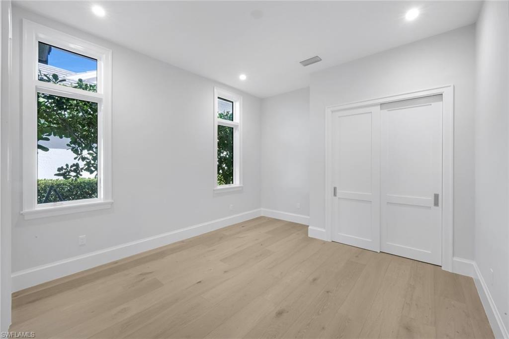 THE ENCLAVE OF DISTINCTION - Residential