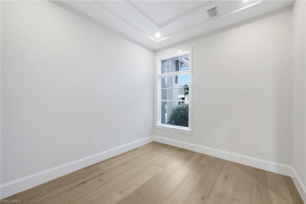 THE ENCLAVE OF DISTINCTION - Residential