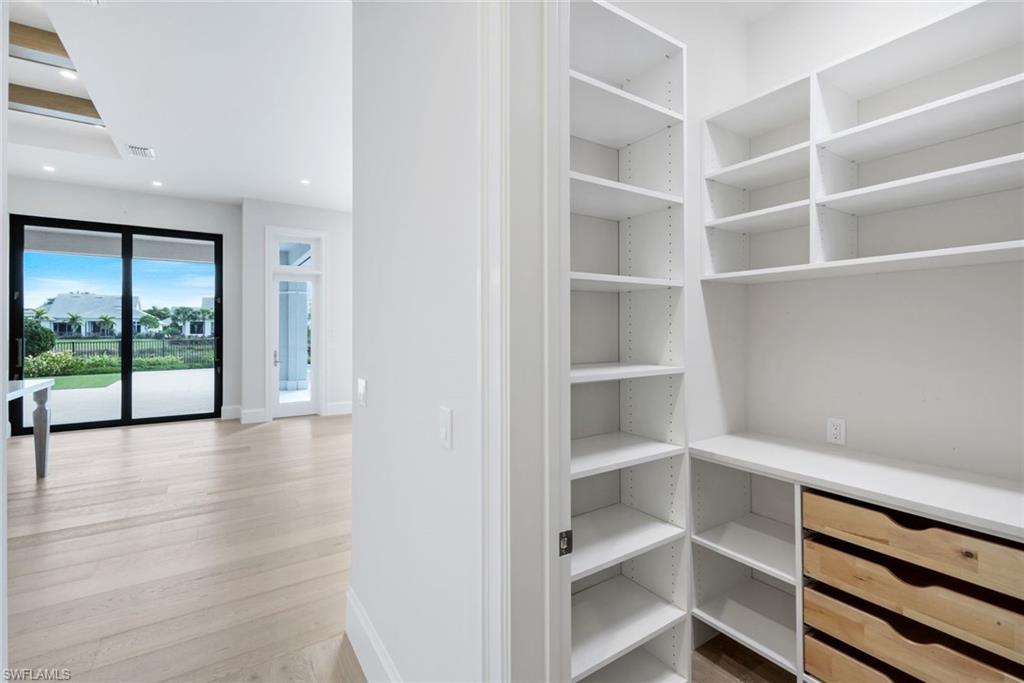 THE ENCLAVE OF DISTINCTION - Residential