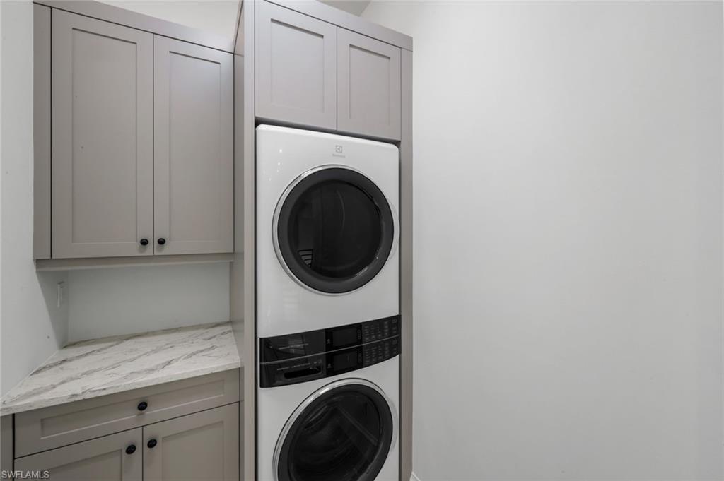 THE ENCLAVE OF DISTINCTION - Residential