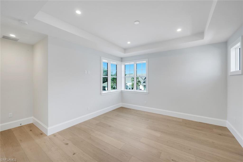 THE ENCLAVE OF DISTINCTION - Residential