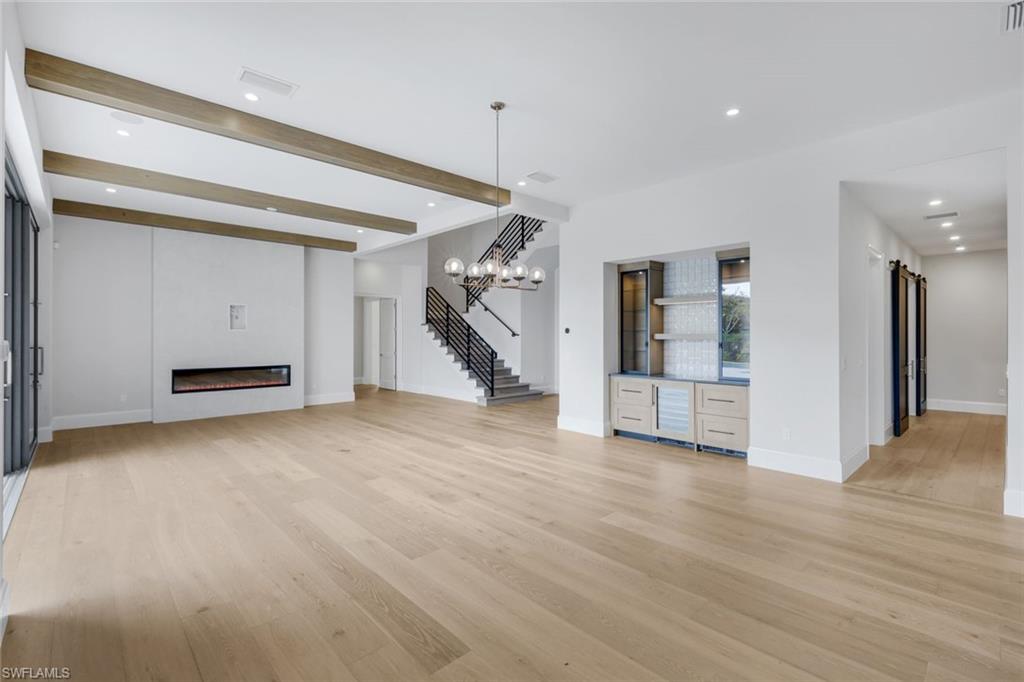 THE ENCLAVE OF DISTINCTION - Residential