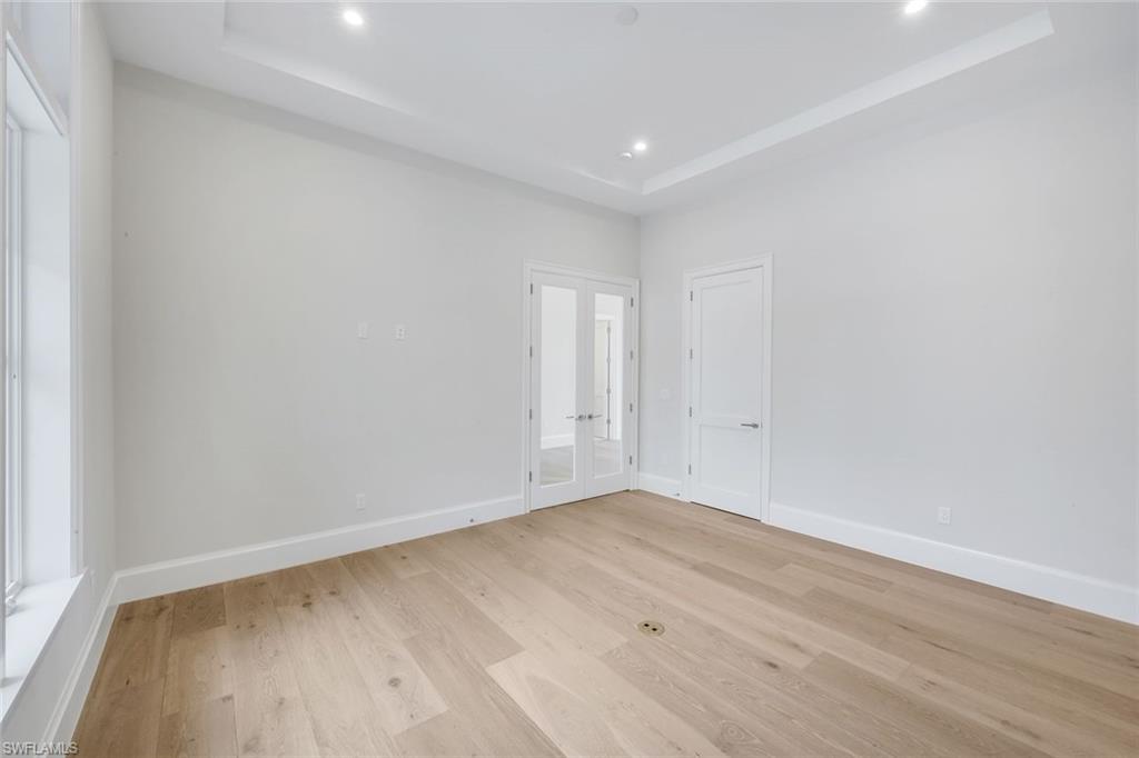 THE ENCLAVE OF DISTINCTION - Residential