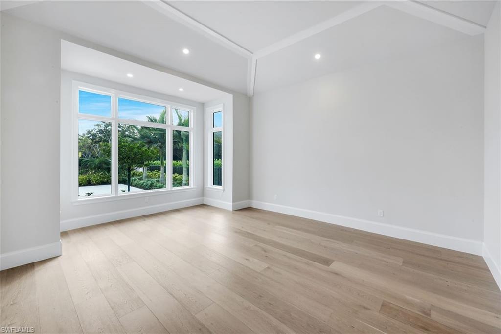 THE ENCLAVE OF DISTINCTION - Residential