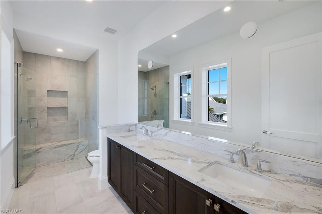 THE ENCLAVE OF DISTINCTION - Residential