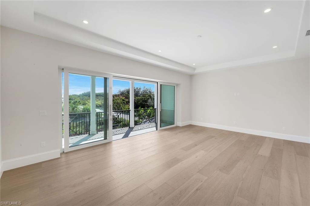 THE ENCLAVE OF DISTINCTION - Residential