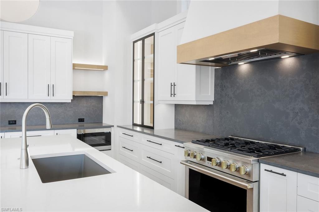 THE ENCLAVE OF DISTINCTION - Residential