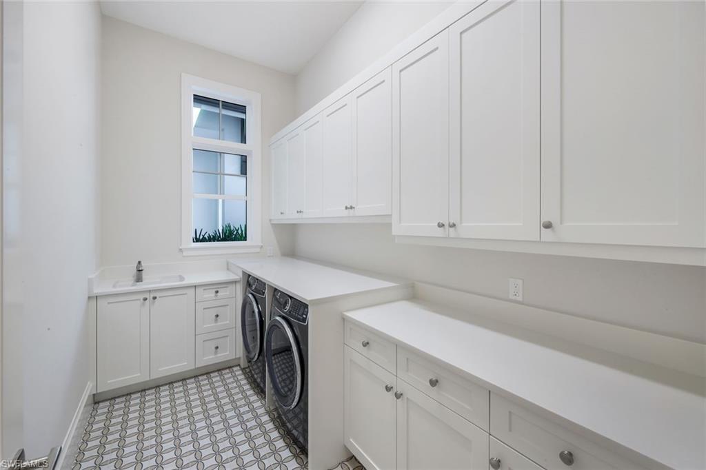 THE ENCLAVE OF DISTINCTION - Residential