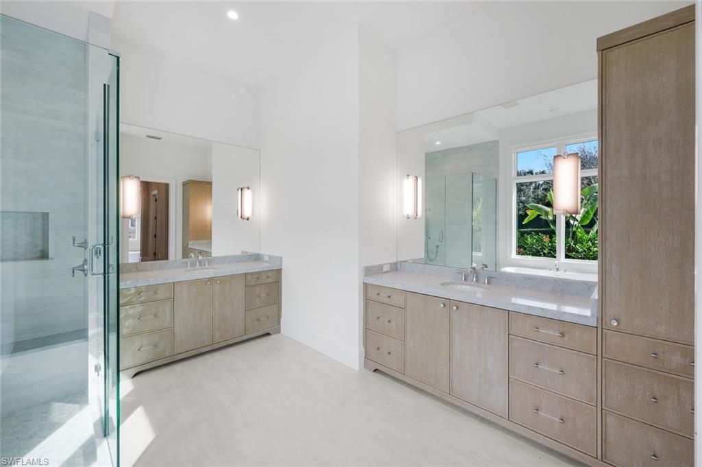 THE ENCLAVE OF DISTINCTION - Residential