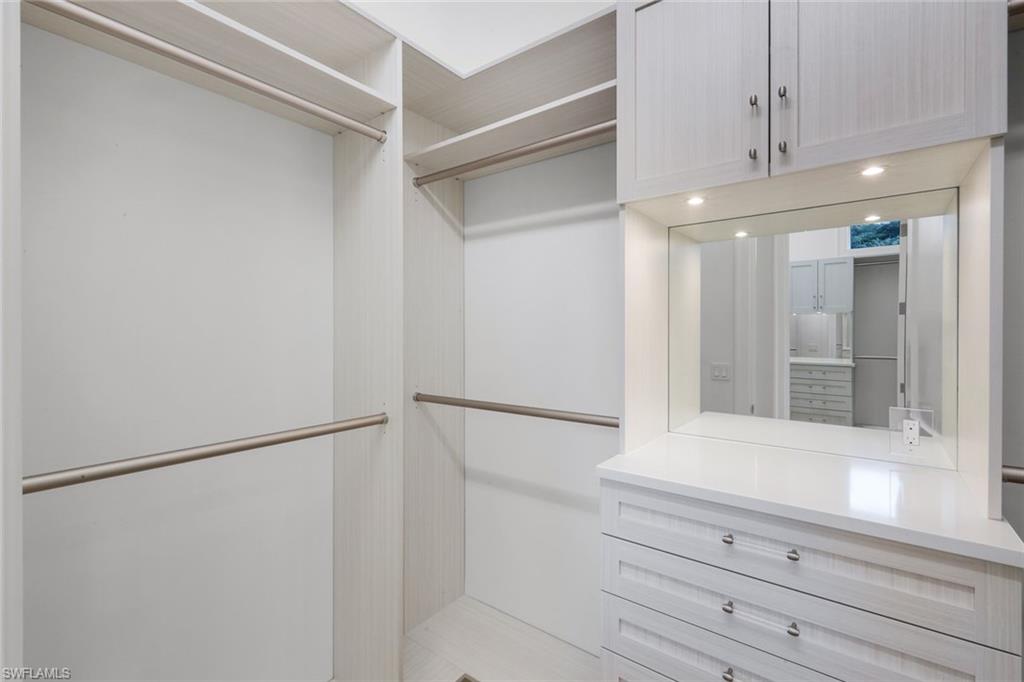 THE ENCLAVE OF DISTINCTION - Residential