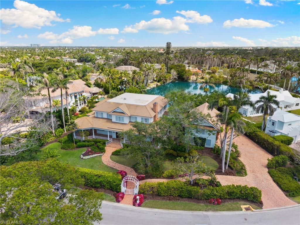 2325 Lantern LN