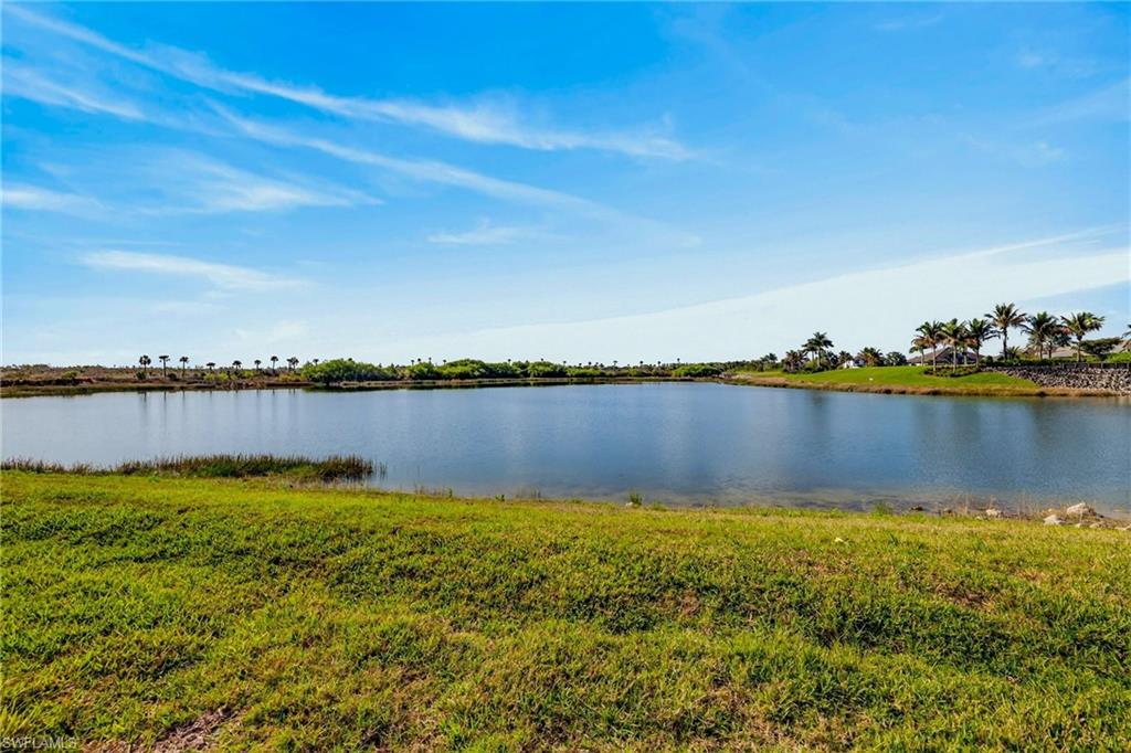 ESPLANADE LAKE CLUB - Residential