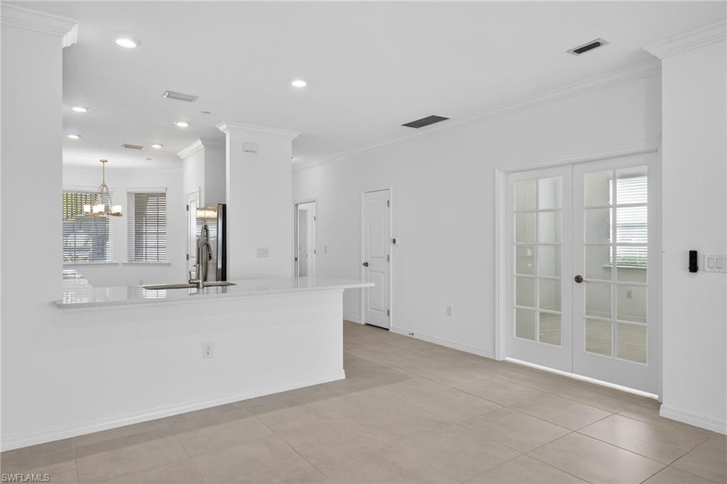 ESPLANADE LAKE CLUB - Residential