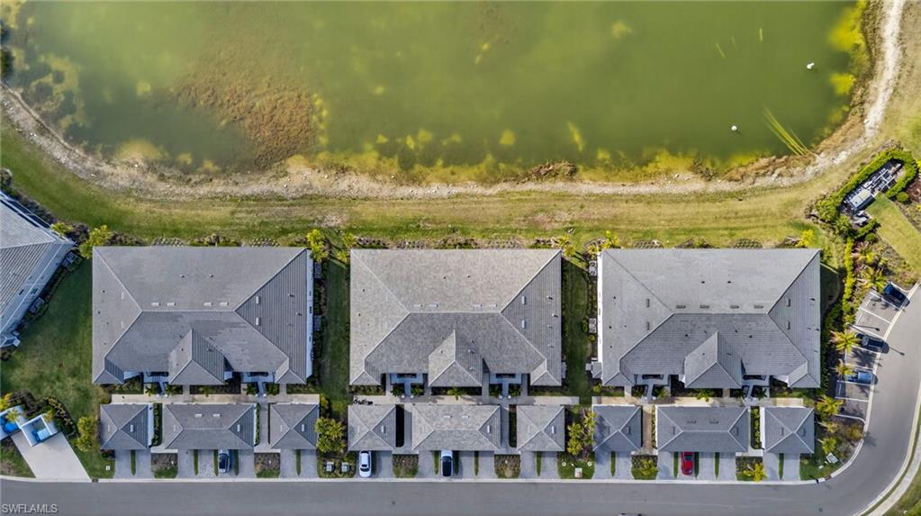 ESPLANADE LAKE CLUB - Residential