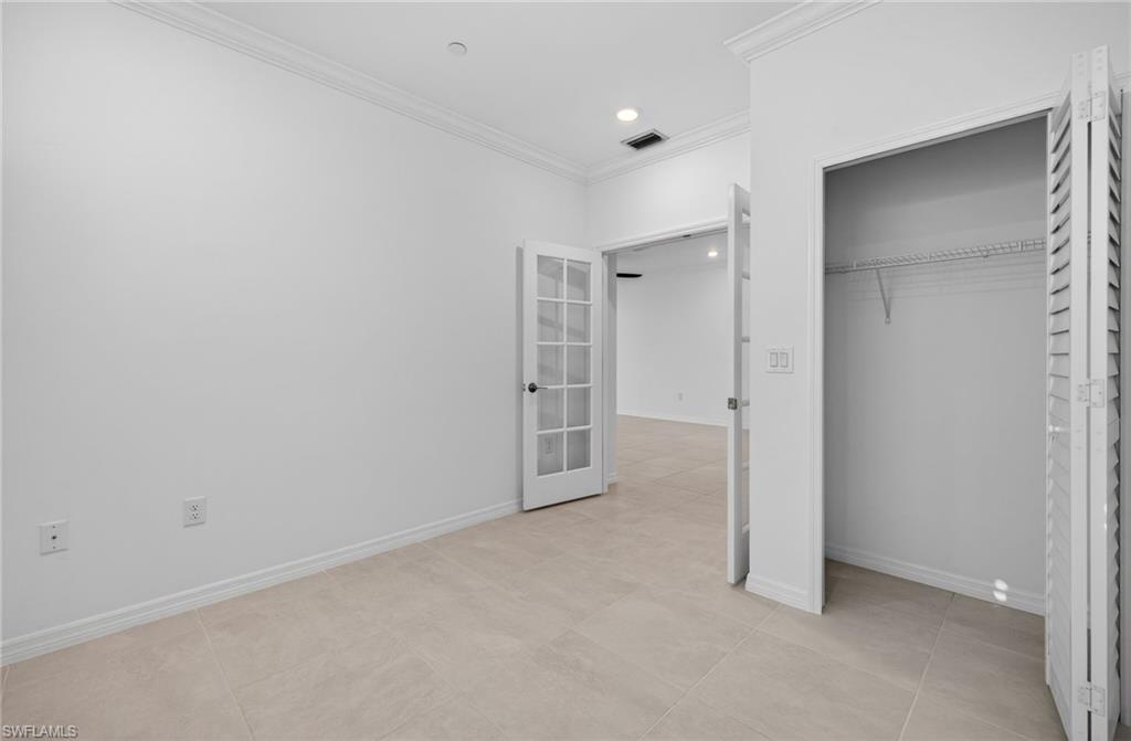 ESPLANADE LAKE CLUB - Residential