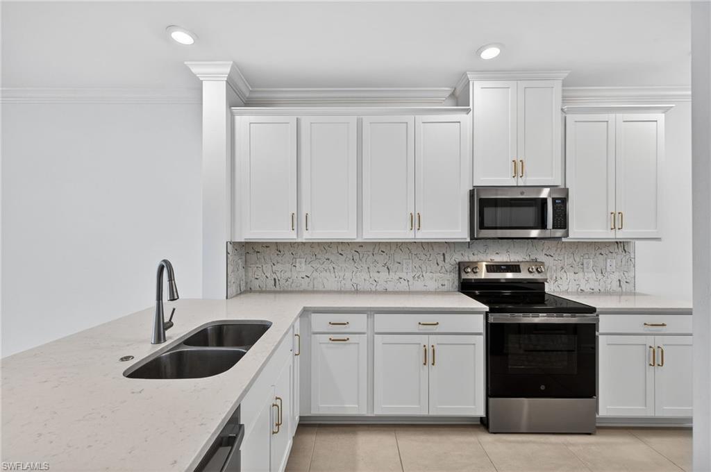 ESPLANADE LAKE CLUB - Residential