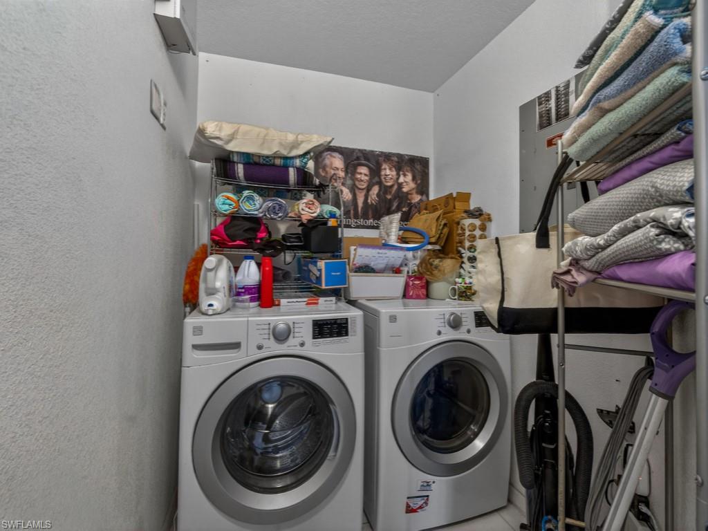 HUNTINGTON LAKES - Residential