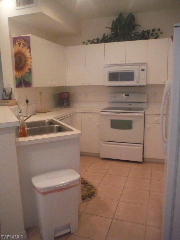 CLUBHOUSE VILLAS - Residential