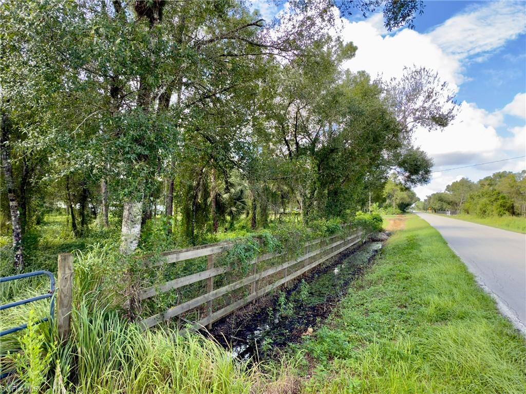 LABELLE ACRES - Land