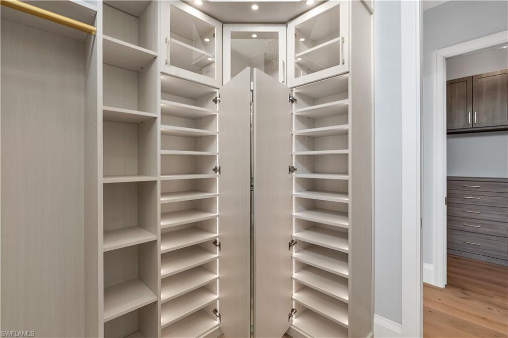 MOORINGS - Residential