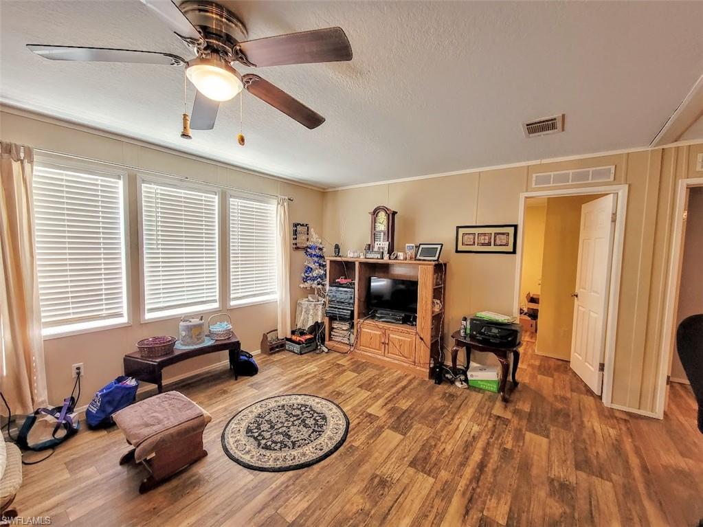 HORSESHOE ACRES - Residential