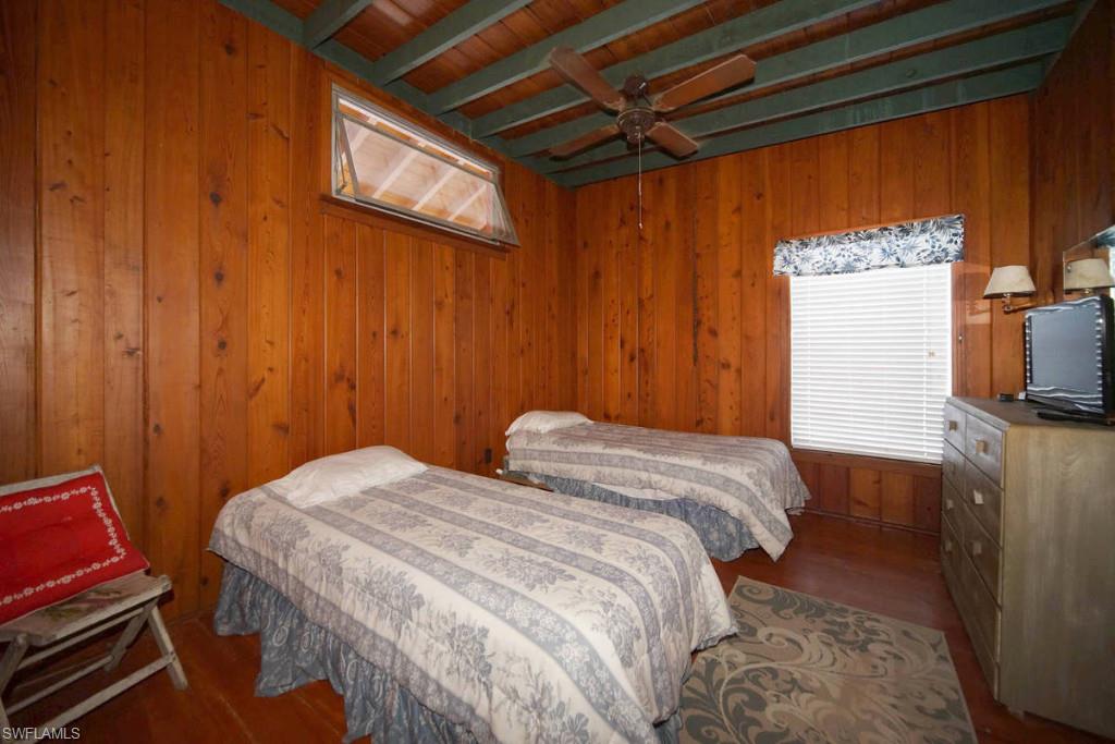 ISLAND SHORES - Residential