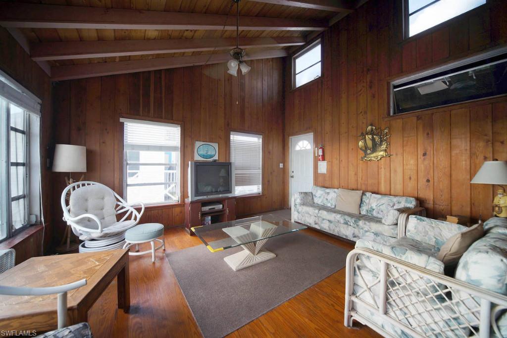 ISLAND SHORES - Residential