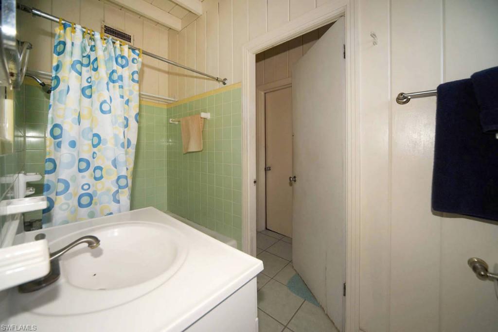 ISLAND SHORES - Residential