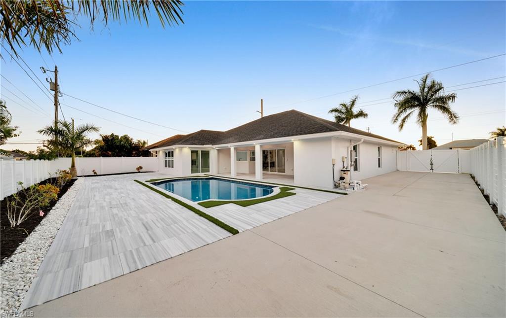 CAPE CORAL - Residential