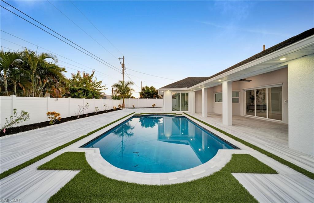 CAPE CORAL - Residential