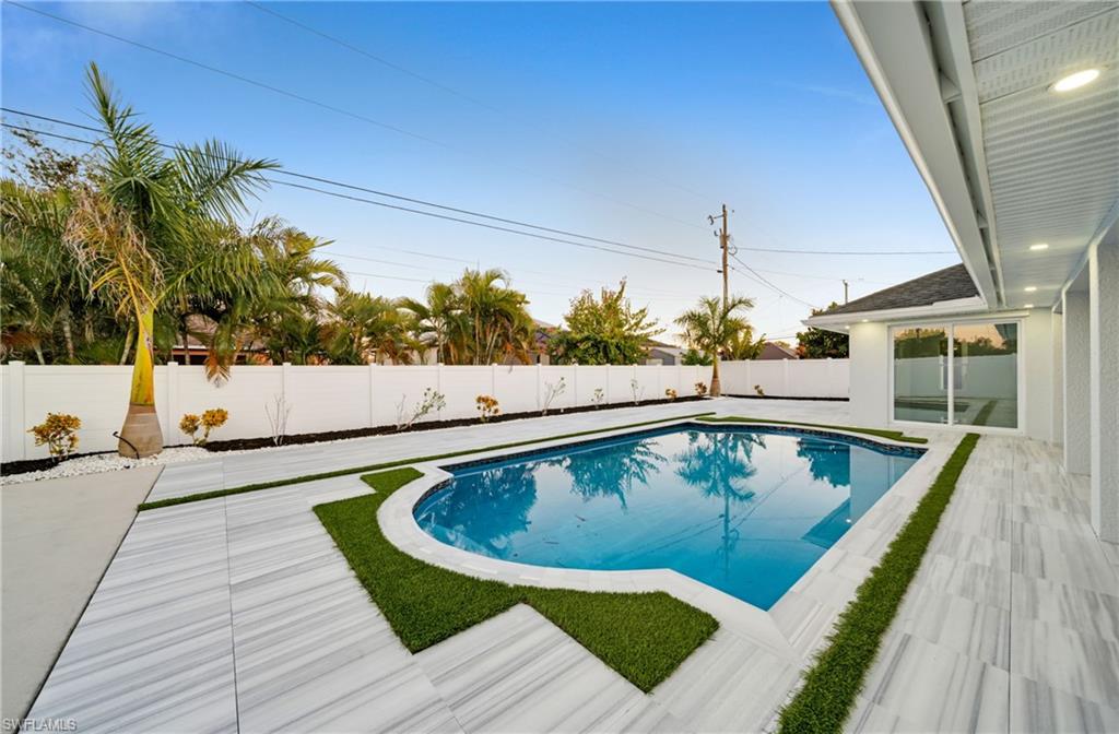 CAPE CORAL - Residential