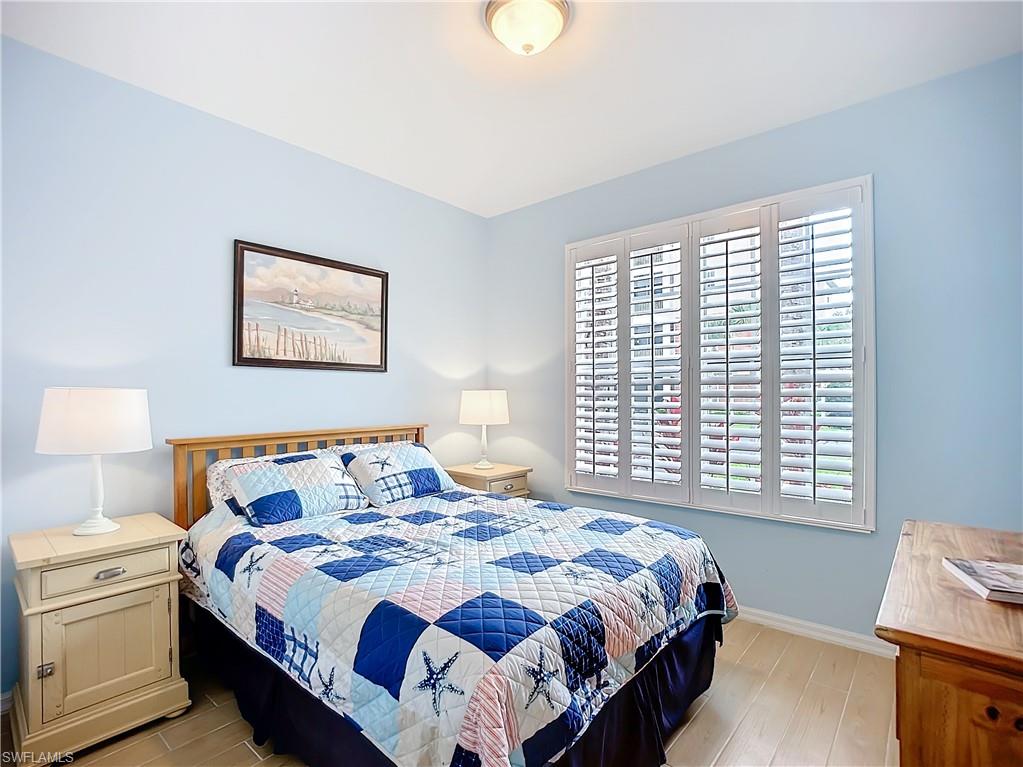 ROYAL POINTE - Residential