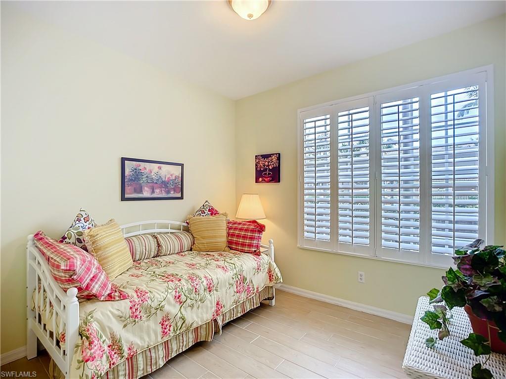 ROYAL POINTE - Residential