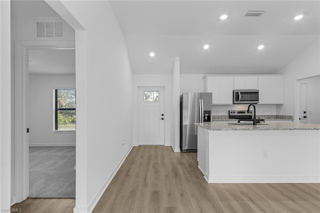 MIRROR LAKES - Residential