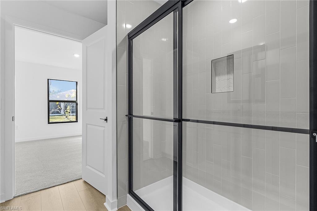 MIRROR LAKES - Residential