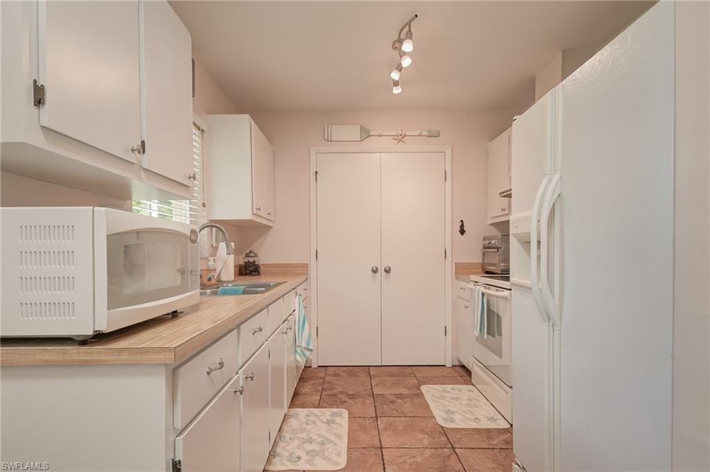 FORT MYERS SHORES - Residential