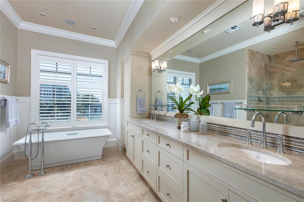 BAREFOOT BEACH - Residential