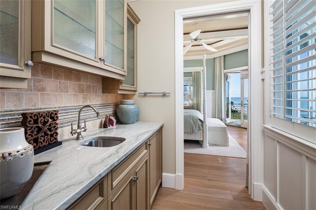 BAREFOOT BEACH - Residential