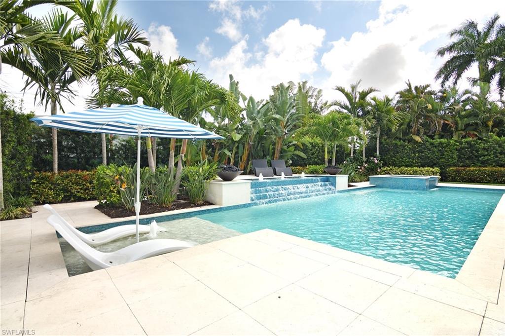 PELICAN BAY WOODS - Residential