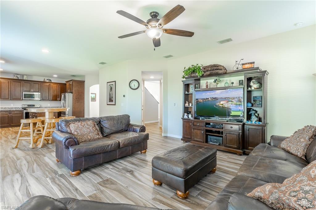 MAGNOLIA LAKES - Residential