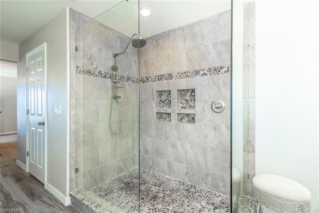 MAGNOLIA LAKES - Residential