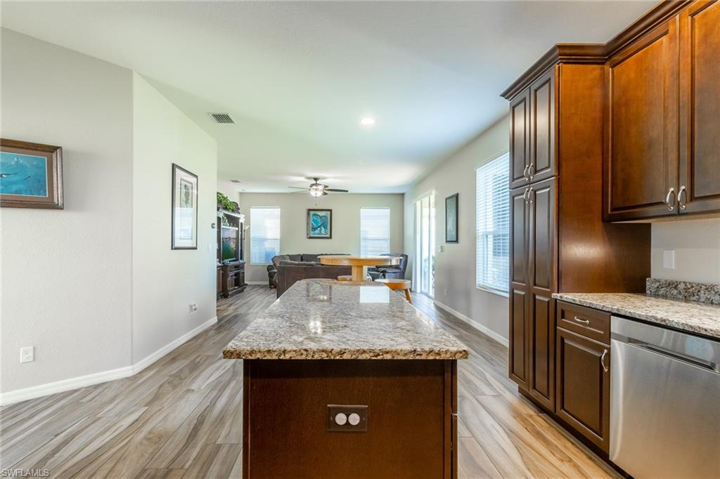 MAGNOLIA LAKES - Residential