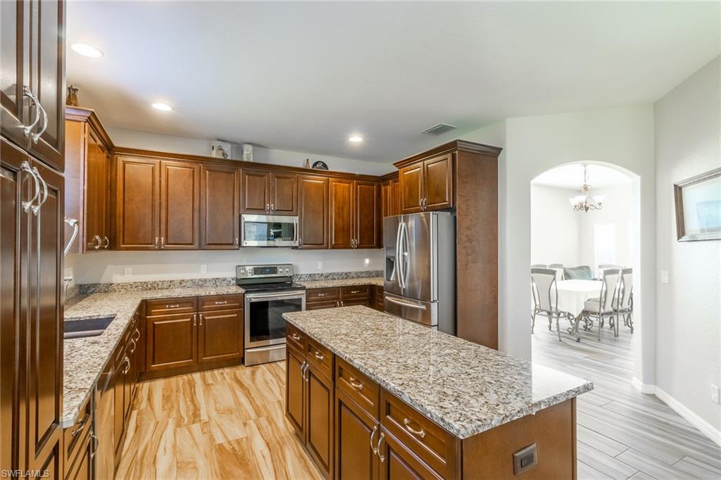 MAGNOLIA LAKES - Residential