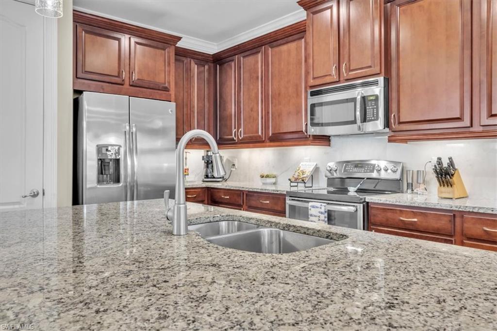 COUNTRY CLUB - Residential