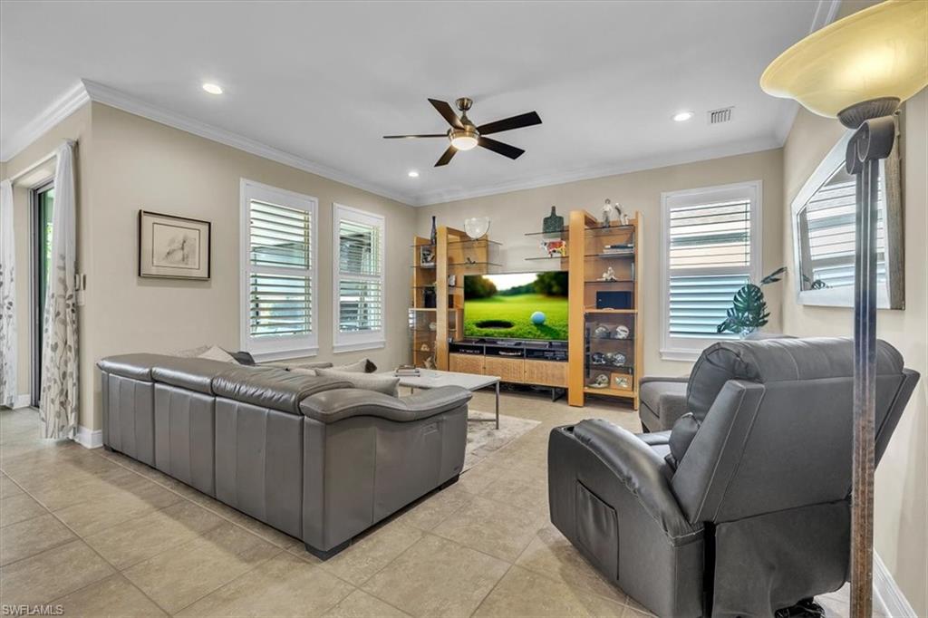 COUNTRY CLUB - Residential