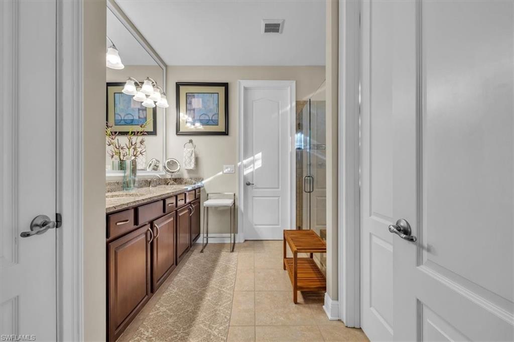 COUNTRY CLUB - Residential