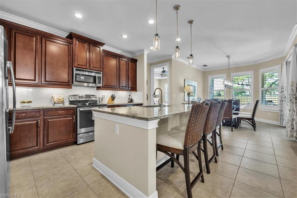 COUNTRY CLUB - Residential